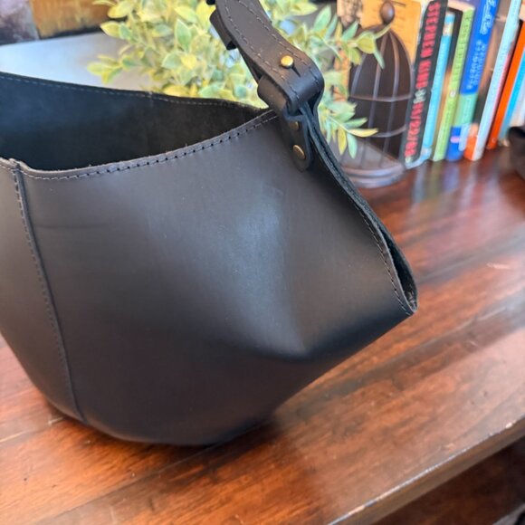 Portland Leather Kangaroo Shoulder Bag with Organizer insert - Picture 2 of 10